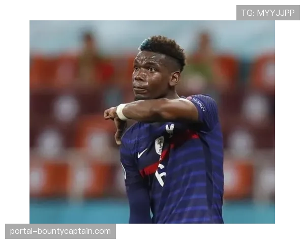 巴黎中场抢断后通过直塞瞬间发动反击，转换进攻高效